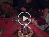 Трети рожден ден - духане на свещи  Трети рожден ден - духане на свещи